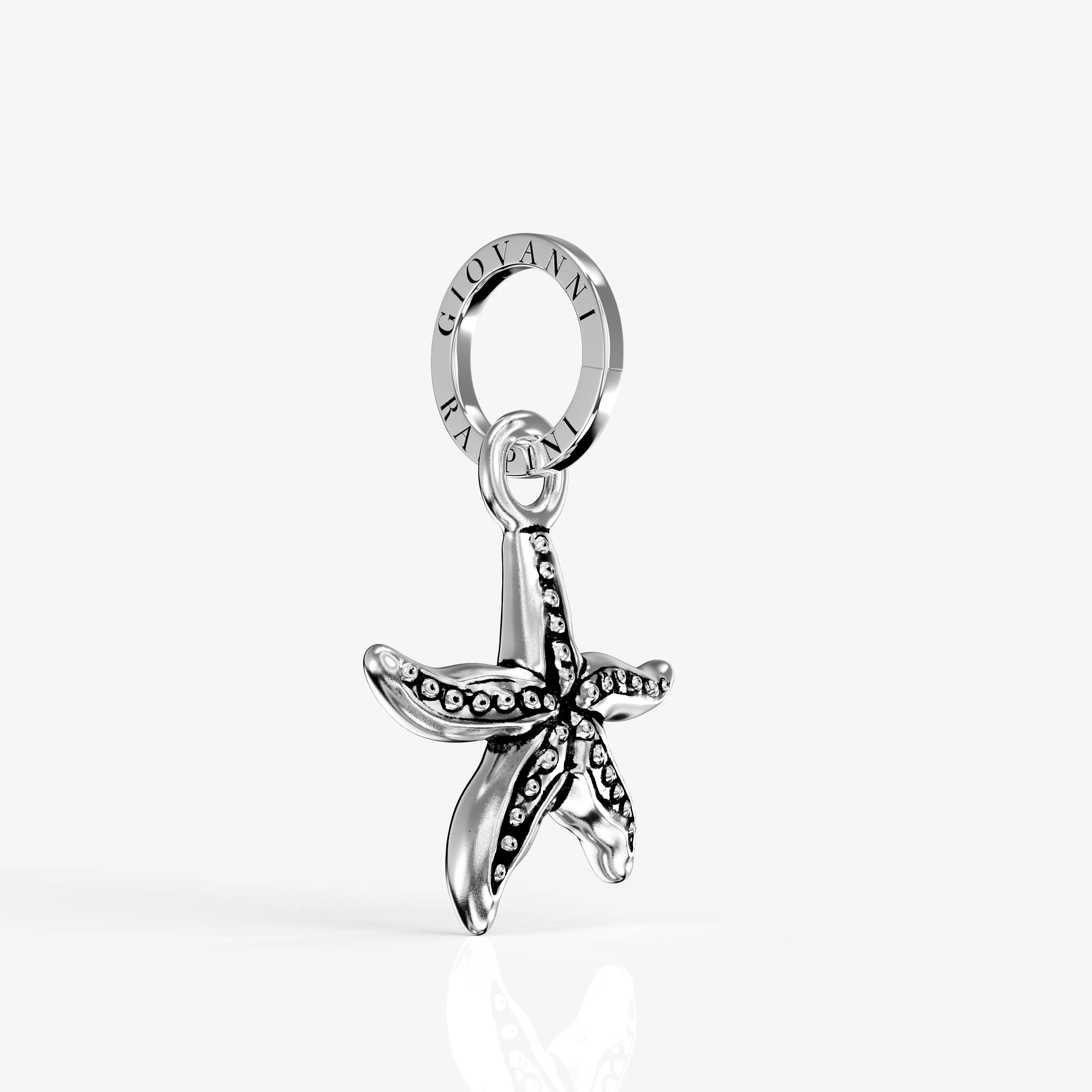 Visualizzazione 3D macro dei charms in argento Giovanni Raspini: dettaglio incisioni e finiture brunite. creato da maksi thomspon