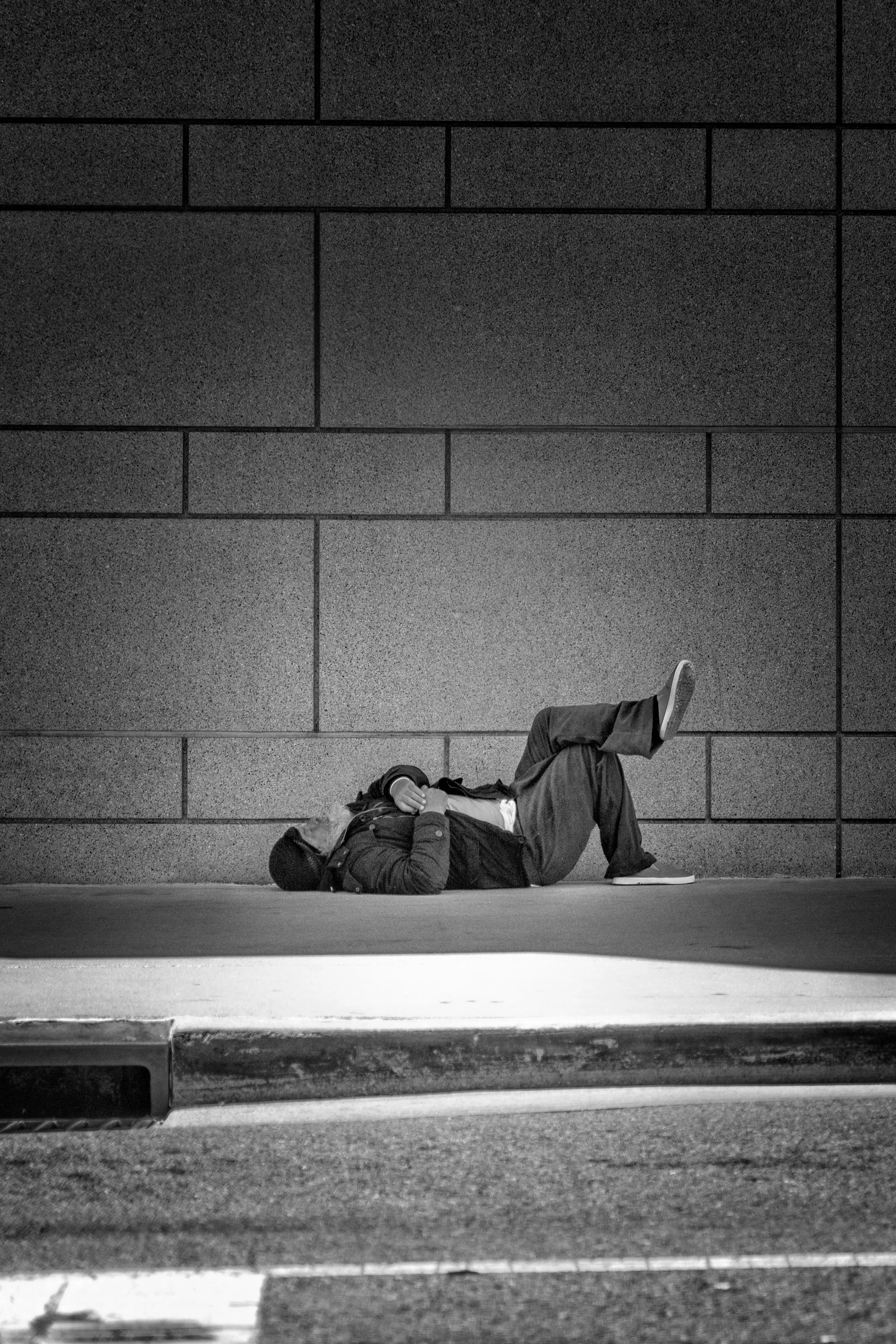 Cinematic street photography in urban America, capturing the people, city life, and lifestyle by Maksi Thompson.